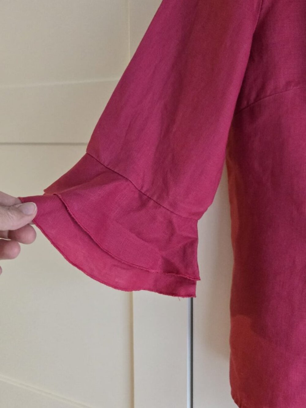 Melanie Lyne 100% Linen Raspberry Ruffle Sleeve Blouse Size M PTP20 - Picture 9 of 11